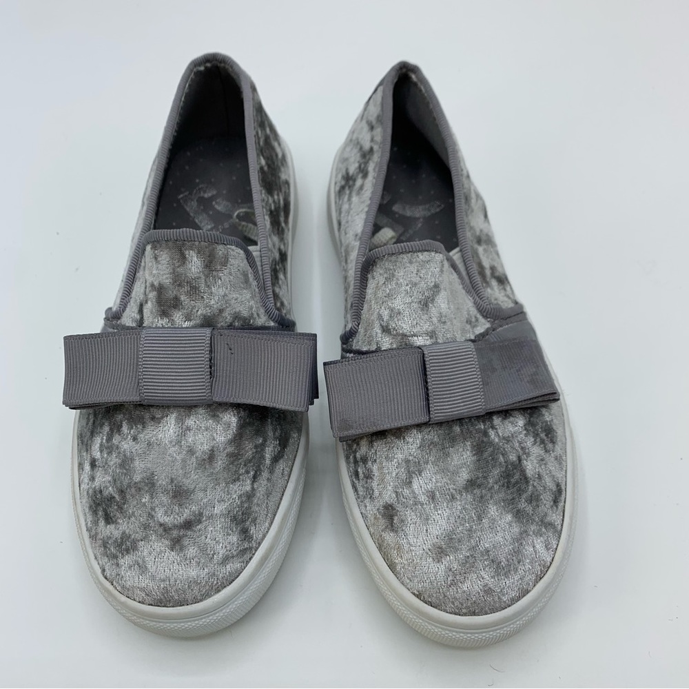 Report Girls Gray Crushed Velvet Bow Slip On Shoe Size 11